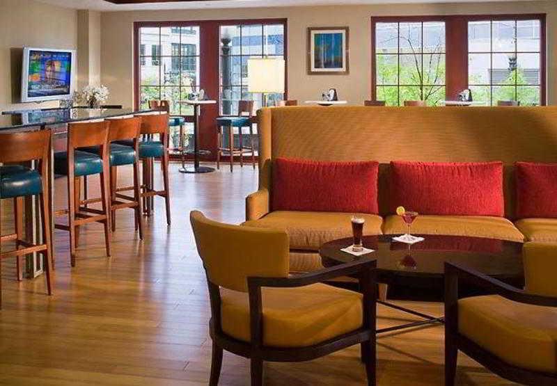 Отель Courtyard Providence Downtown Экстерьер фото