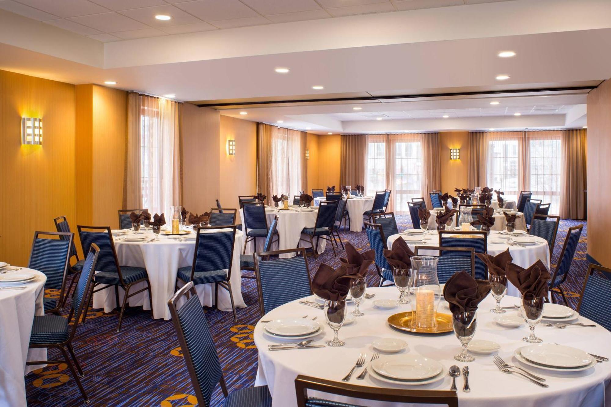 Отель Courtyard Providence Downtown Экстерьер фото