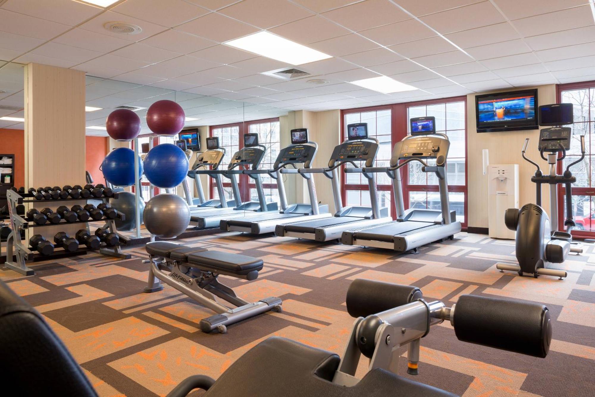 Отель Courtyard Providence Downtown Экстерьер фото