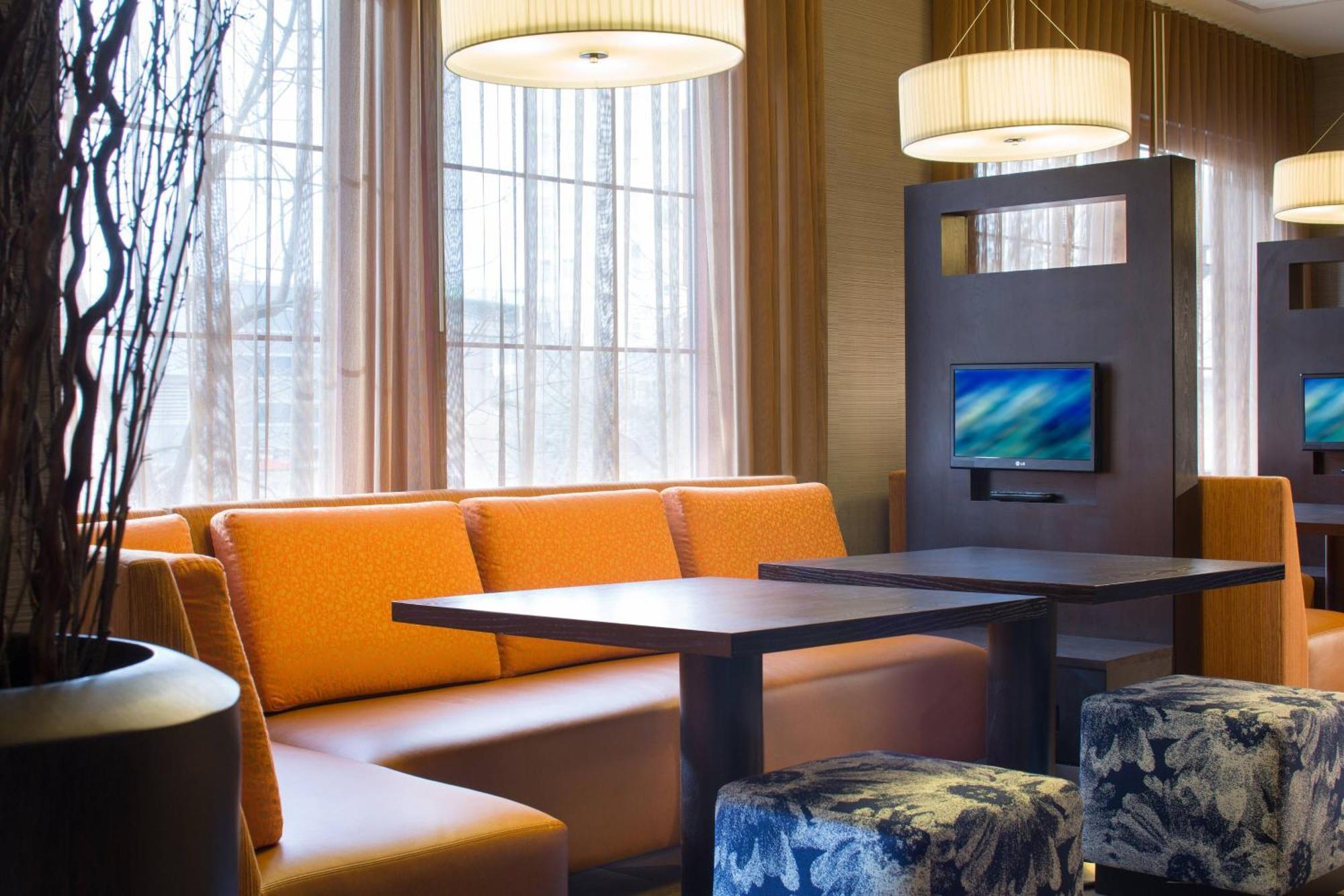 Отель Courtyard Providence Downtown Экстерьер фото