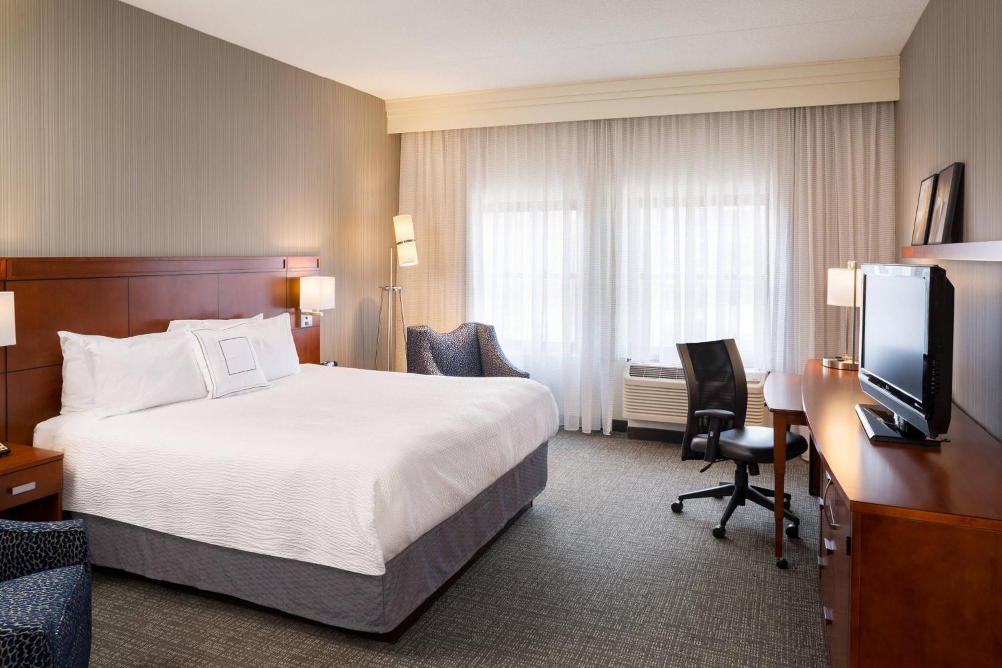 Отель Courtyard Providence Downtown Экстерьер фото