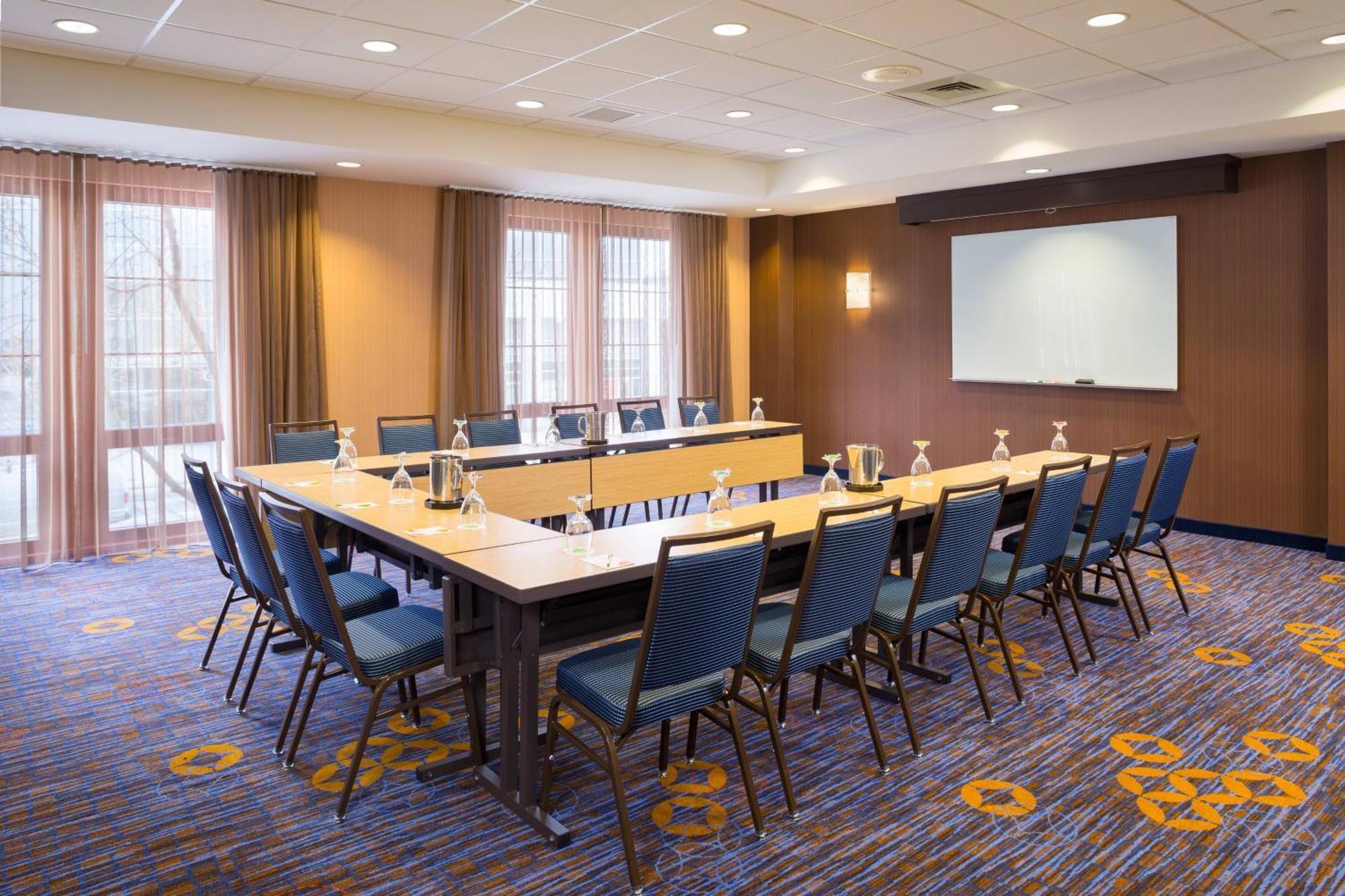 Отель Courtyard Providence Downtown Экстерьер фото