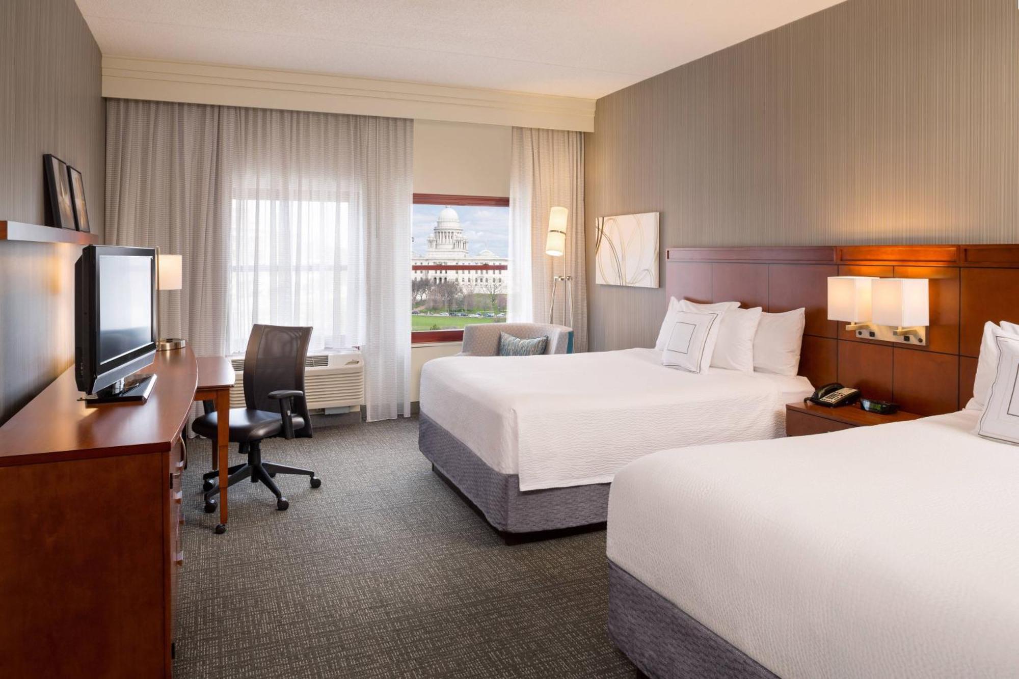 Отель Courtyard Providence Downtown Экстерьер фото