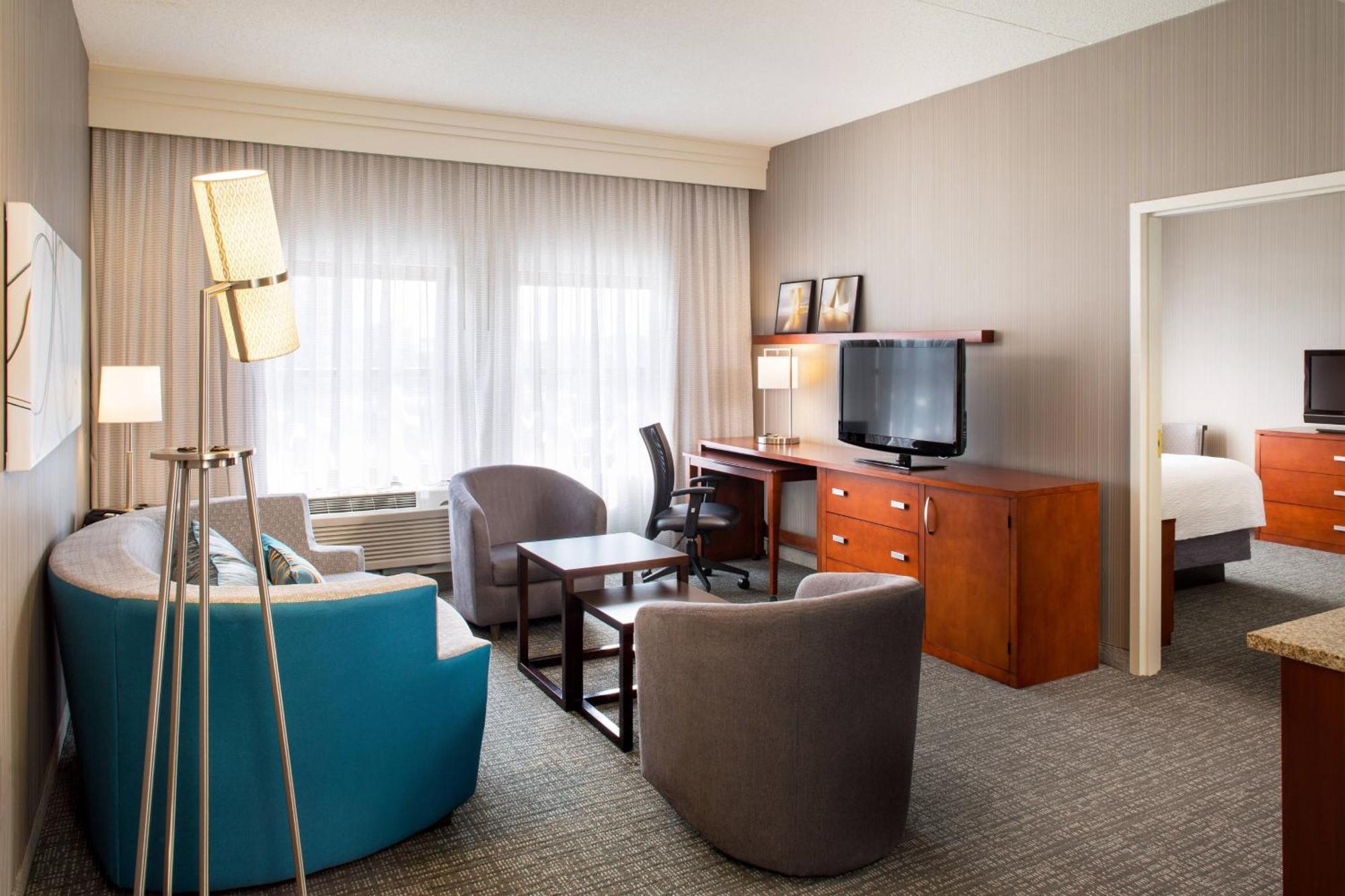 Отель Courtyard Providence Downtown Экстерьер фото