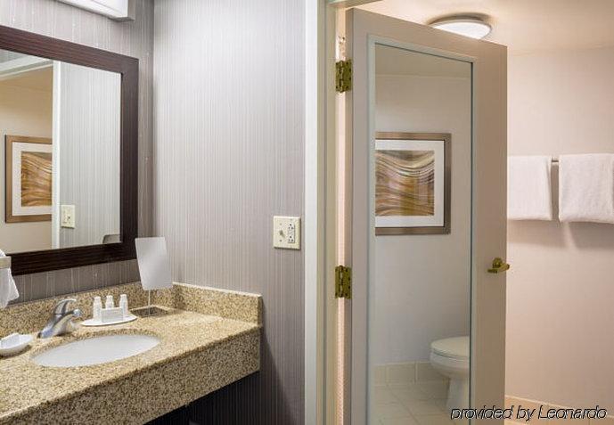 Отель Courtyard Providence Downtown Экстерьер фото