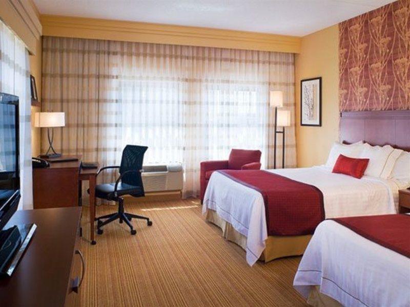 Отель Courtyard Providence Downtown Экстерьер фото