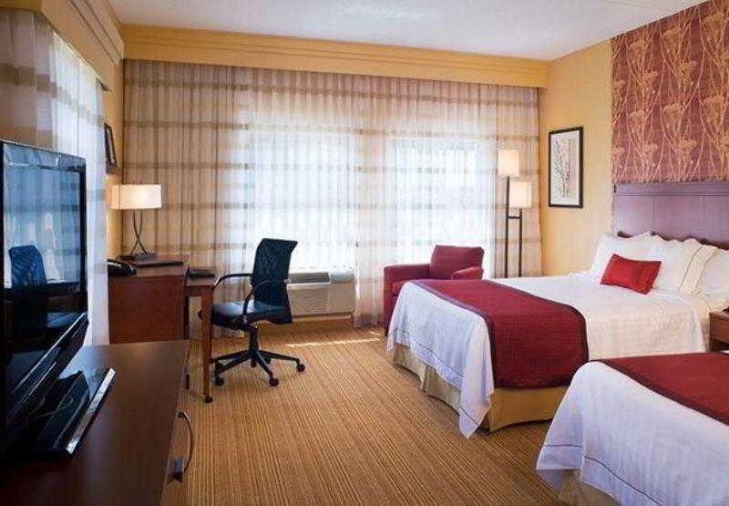 Отель Courtyard Providence Downtown Экстерьер фото