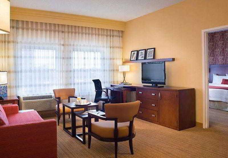 Отель Courtyard Providence Downtown Экстерьер фото
