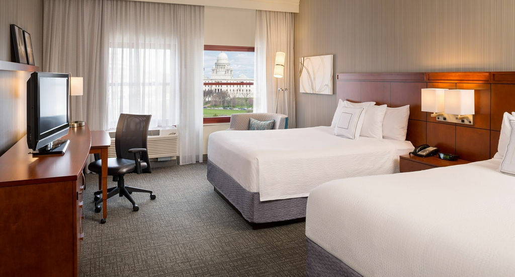 Отель Courtyard Providence Downtown Экстерьер фото