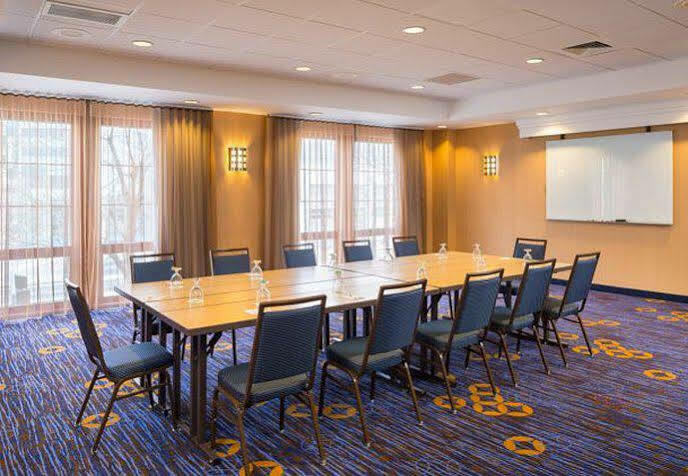Отель Courtyard Providence Downtown Экстерьер фото